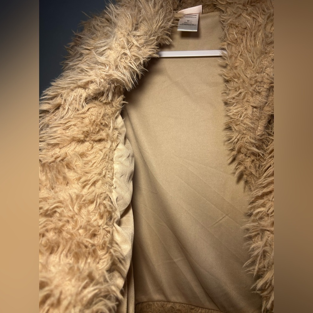 Little Lass Faux Fur Coat, NWT, size medium - Picture 8 of 8
